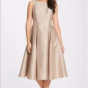 Adrianna Papell Fit and Flare Midi Dress Size 2♥️